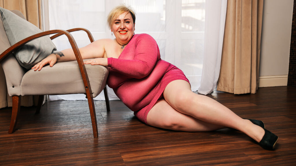 Live Chat with MonikaLawn on LiveJasmin