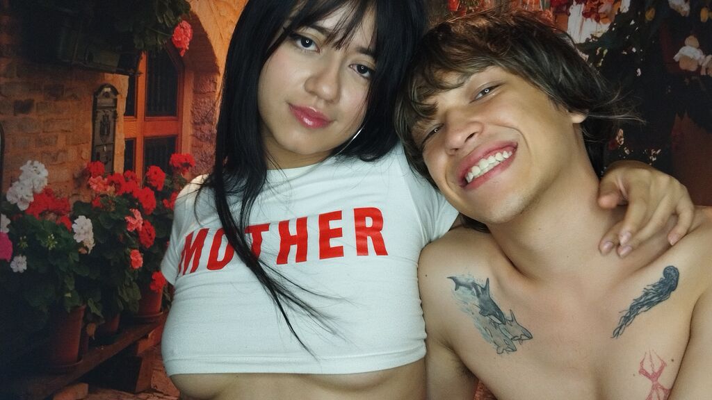 Sex chat gratuit in direct cu LucyandTheo pe LiveJasmin