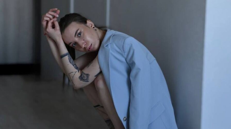 Live Sex Chat with MirnaLatourette