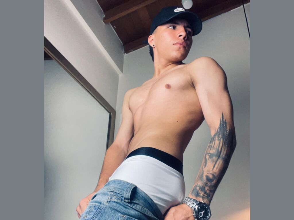 LoganWills Live Cam