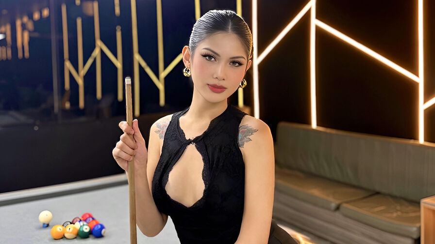 Watch FioraFrost live on The Hot Webcams