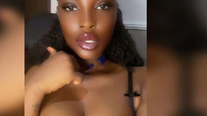 NaomiKinz live webcam show