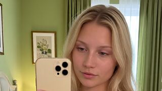 EveLiaka adult webcam girl room