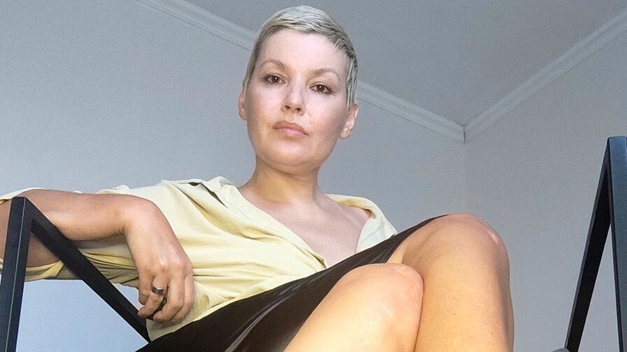Watch KatrinaOlissen live on DMS List