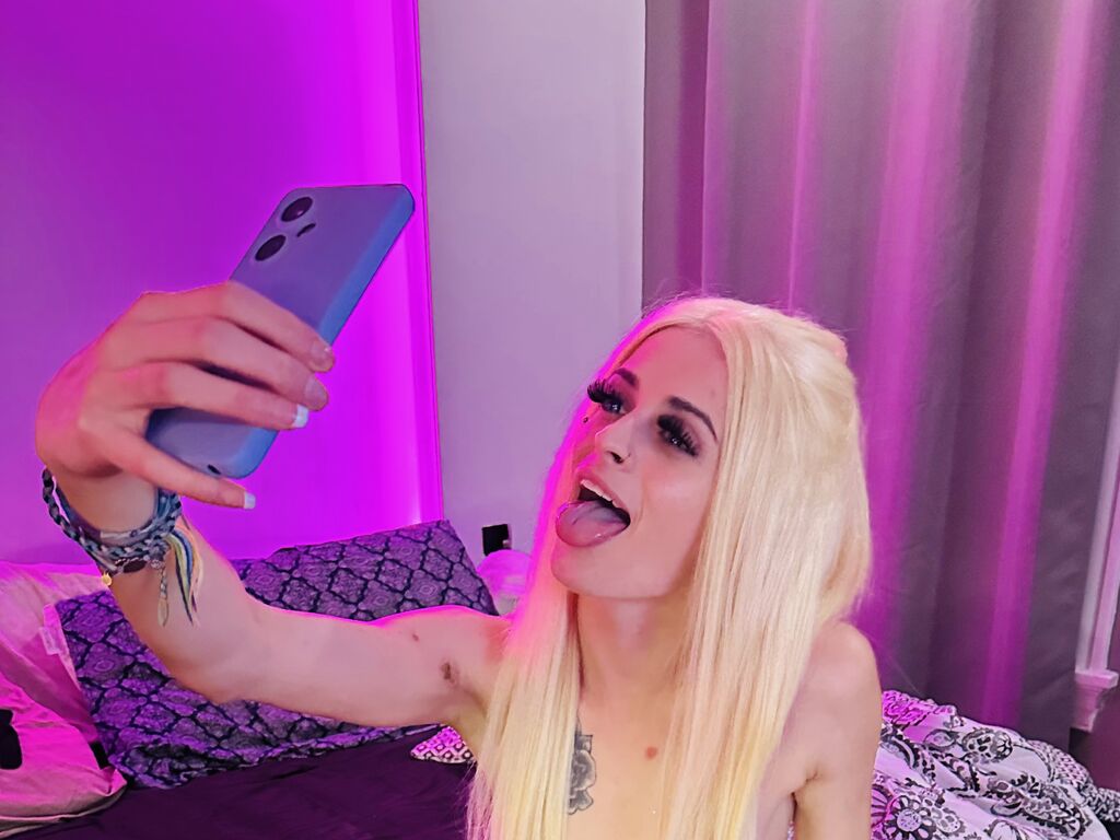 MilaMelson fetish webcam nudes