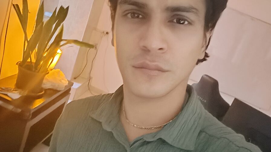 Watch AaronCol live on Thewebcamzone