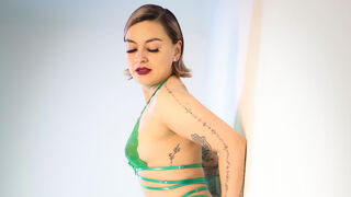 Free Nude KatParadisse