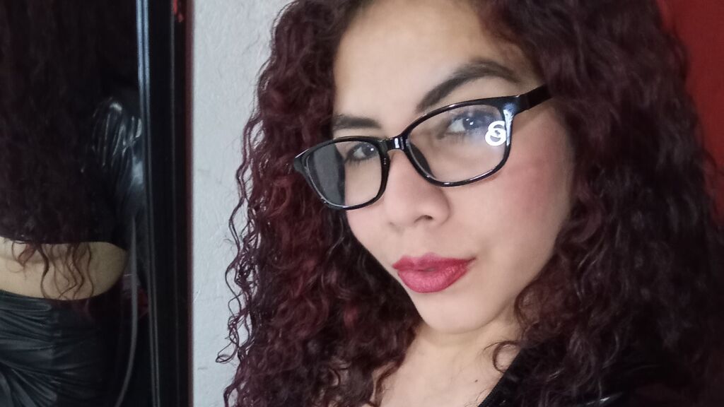 Live Chat with EmmaDianna on LiveJasmin
