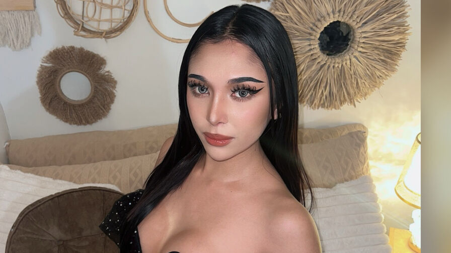 Watch TyraMadrigal live on Amateur Blogger🎉