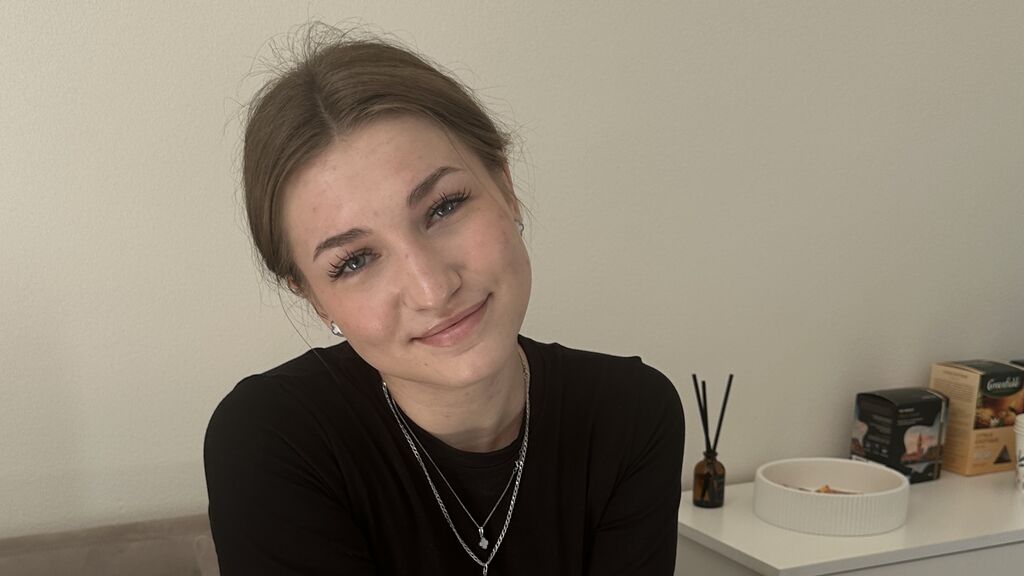 Watch hot flirt model RaelynnPearson from LiveJasmin at GirlsOfJasmin