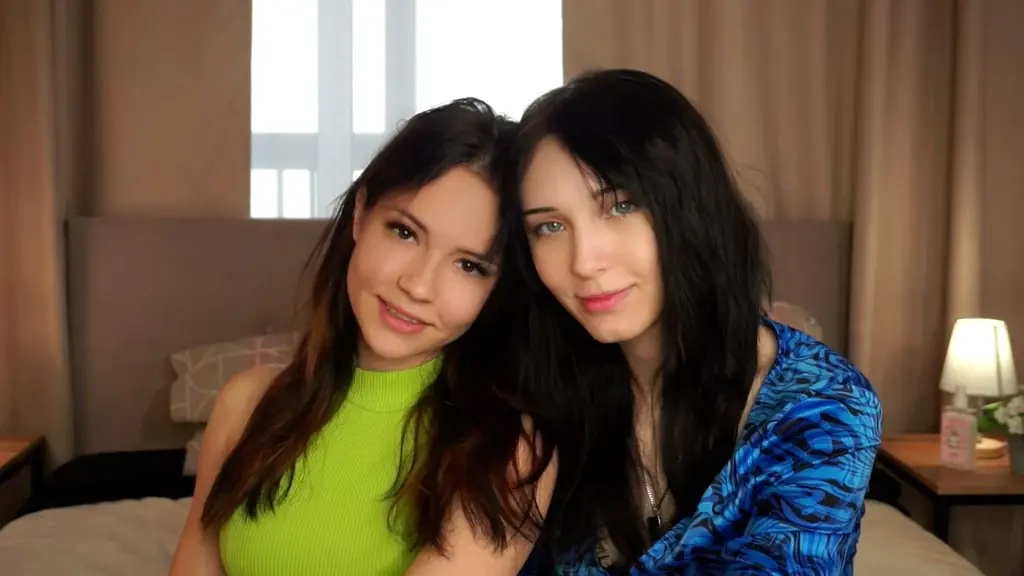 Show privé avec FloraAndLorna