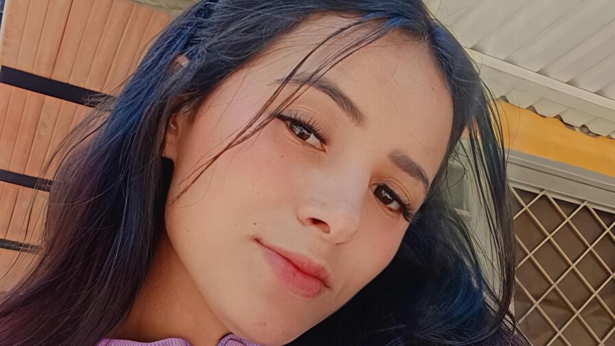 Watch NikollSantos live on Useporn