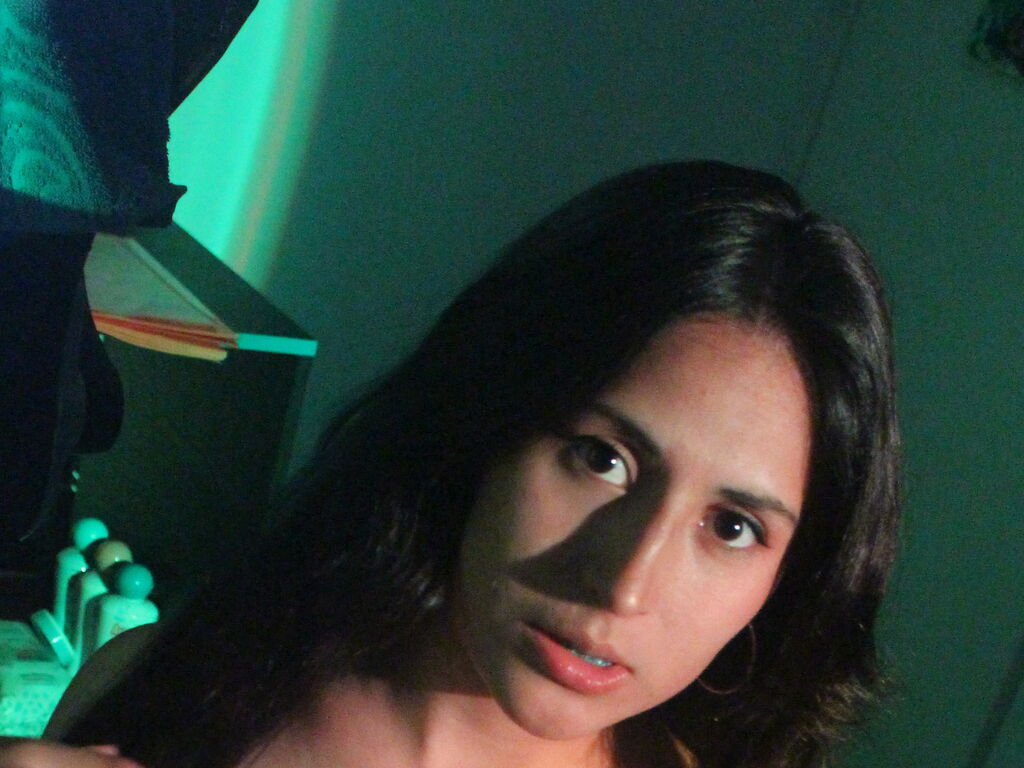 AdrianaGoldd naked adult webcam