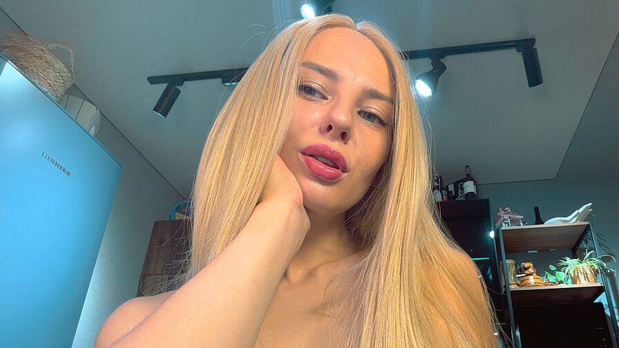 Watch AlyceCox live on DMS List