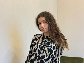 sex chat online JulianaCharton