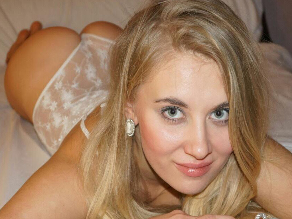 BaliBlond LiveJasmin girl private chat image