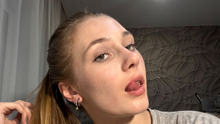 Kostenlos Nackt AprilSiren