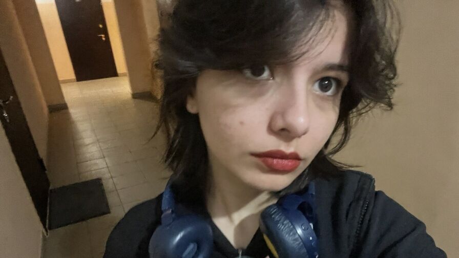Watch MerilynLutchman live on Amateur Porn