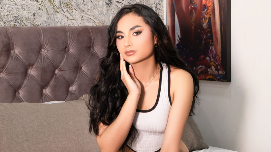 Watch OriannaThomas live on Cam Plug