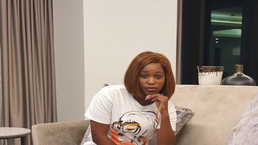 Watch KayCindy live on DMS List