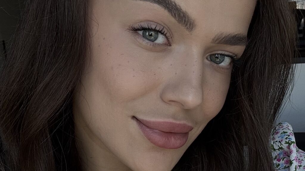 SophieLun live cam model at LiveJasmin