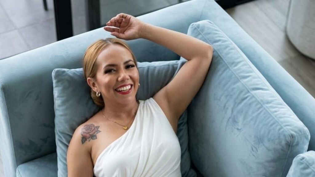 Watch the sexy mature AmberDillucca from LiveJasmin at GirlsOfJasmin