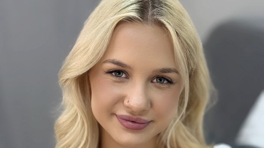 Watch SteshaPearl live on freshseotools.com