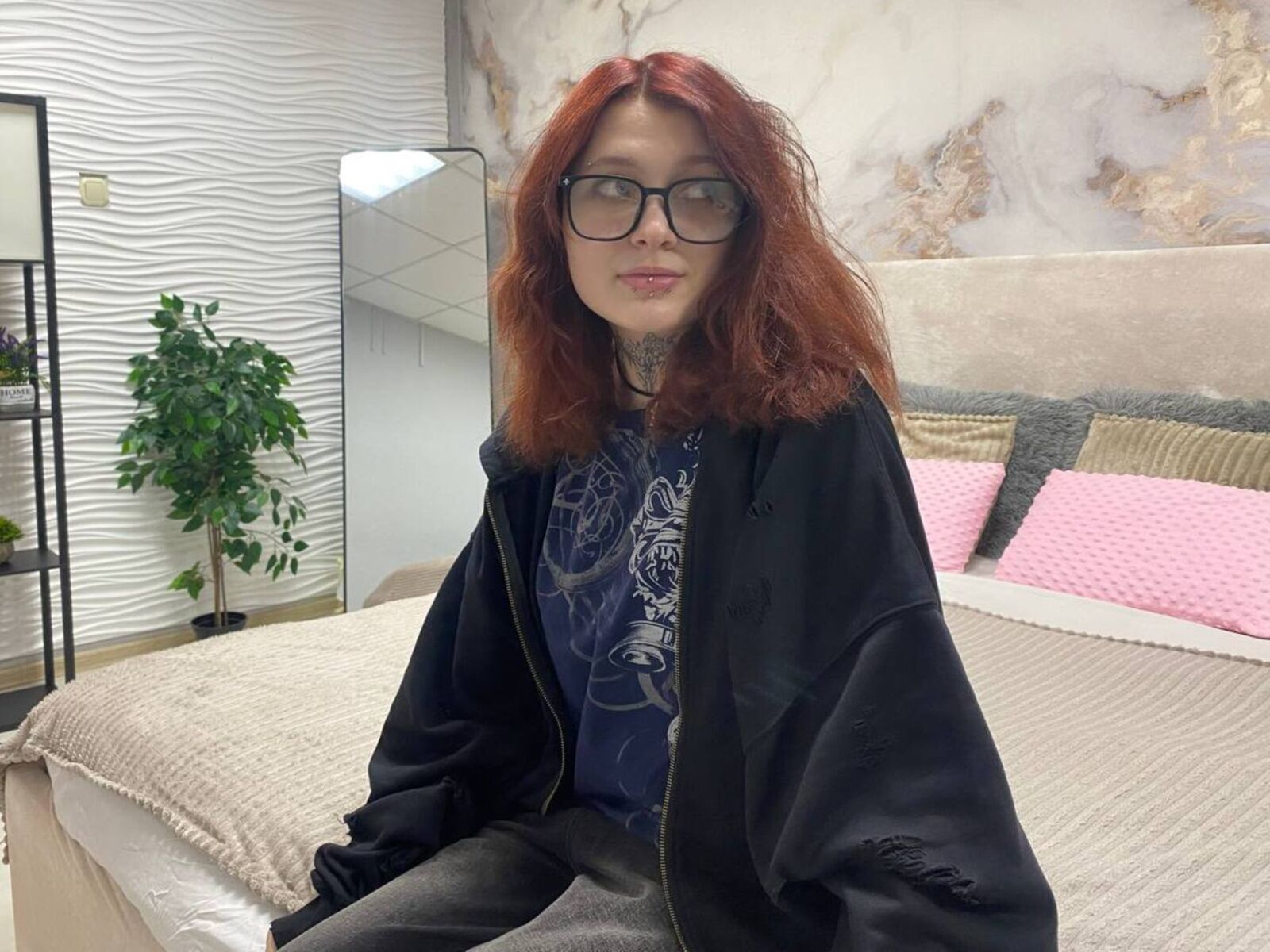 Live cam for SarahDeen