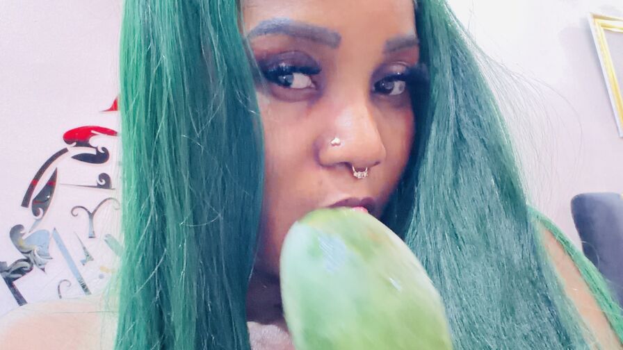 Engage with IvanaDiasy Live