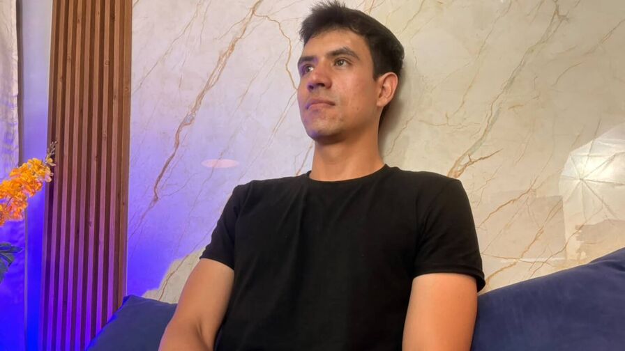 Watch SantiNoel on NudiesOnlineCam.com