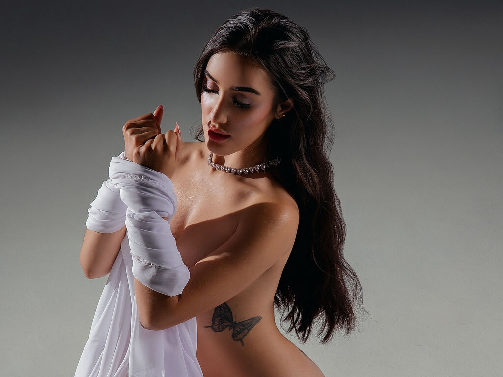 LilyMikelson show preview