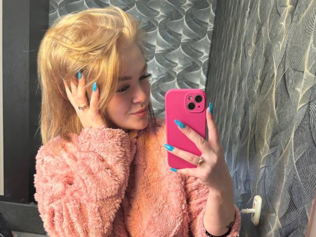 Live with ElizabethCamaro on PrivCamWeb