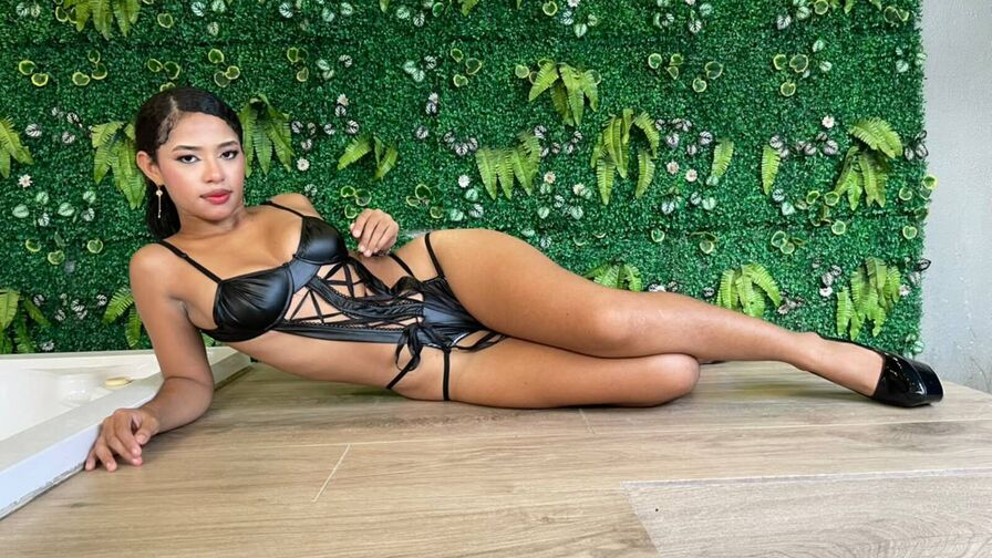 Free Naked MelodyCollen