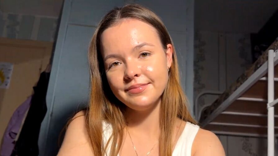 Live HD Nude Chat with HollyCathrin