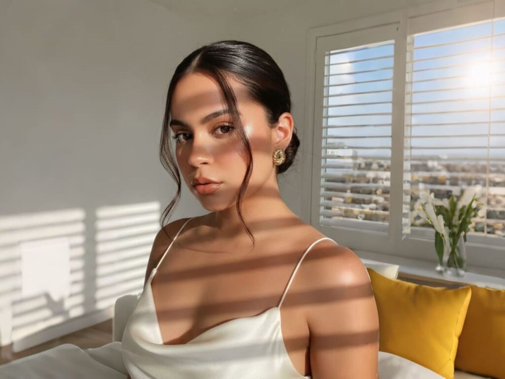 Live with KiaraVictoria on PrivCamWeb