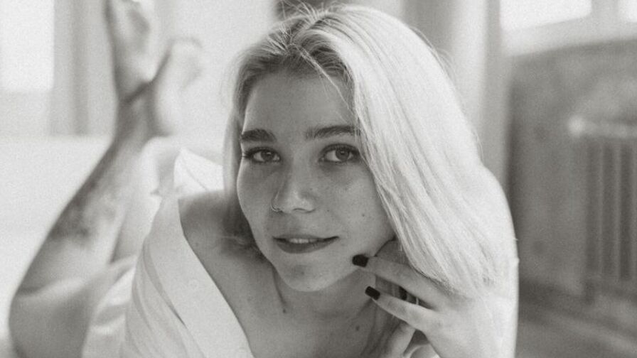 BreanaAlosta - white cam model