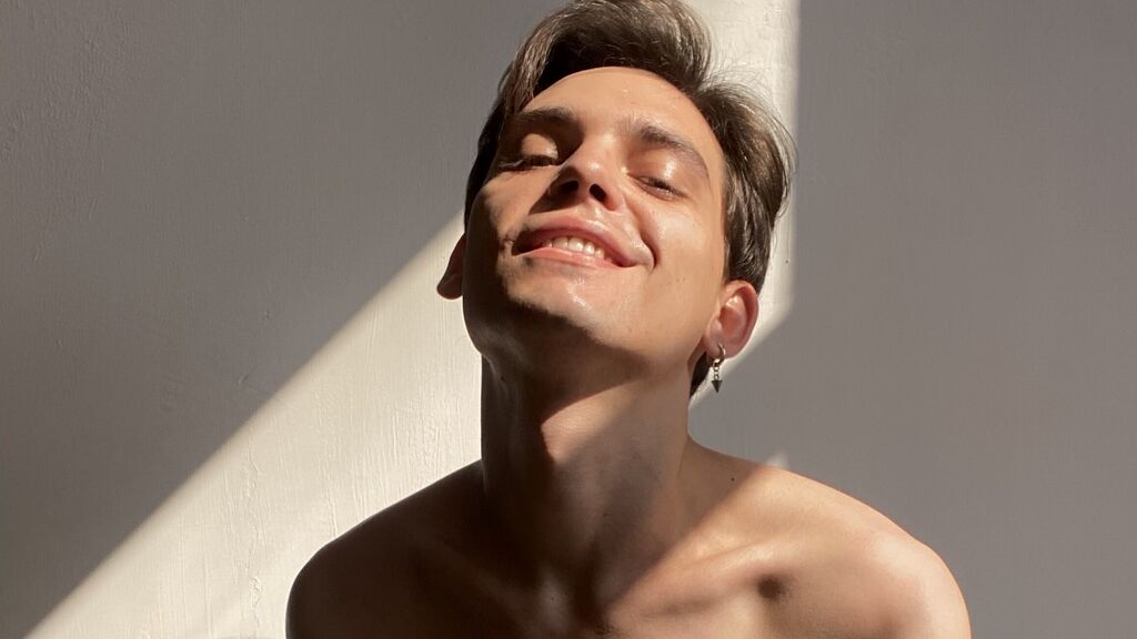 ZacharyEllington live cam model at LiveJasmin