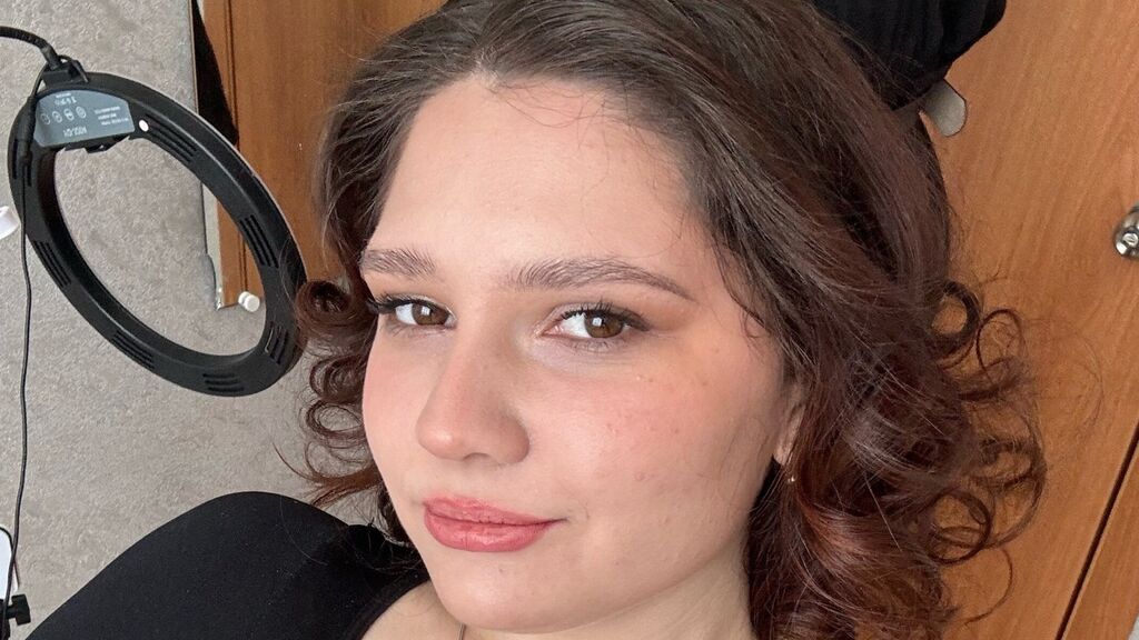 Sex chat gratuit in direct cu AlettiKolini pe LiveJasmin