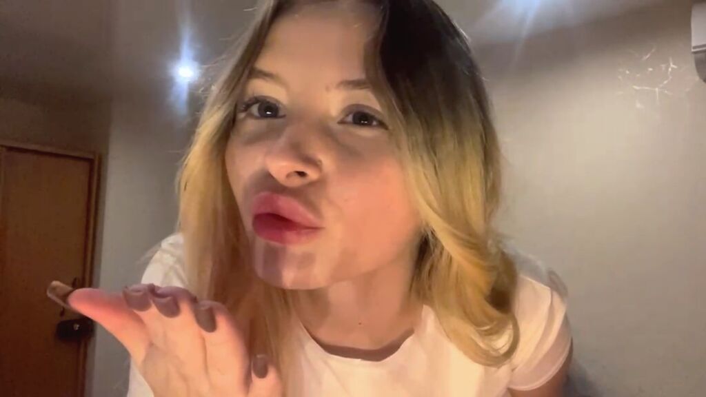 BlancheEsty live cam model at LiveJasmin