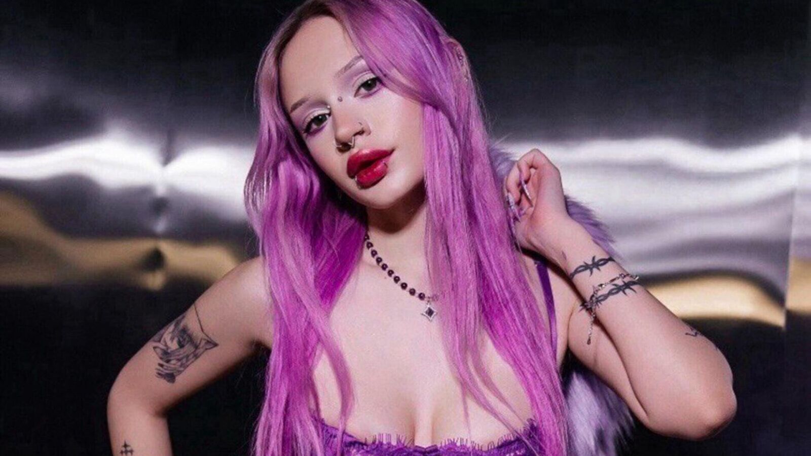 PurpleLili glamour portrait