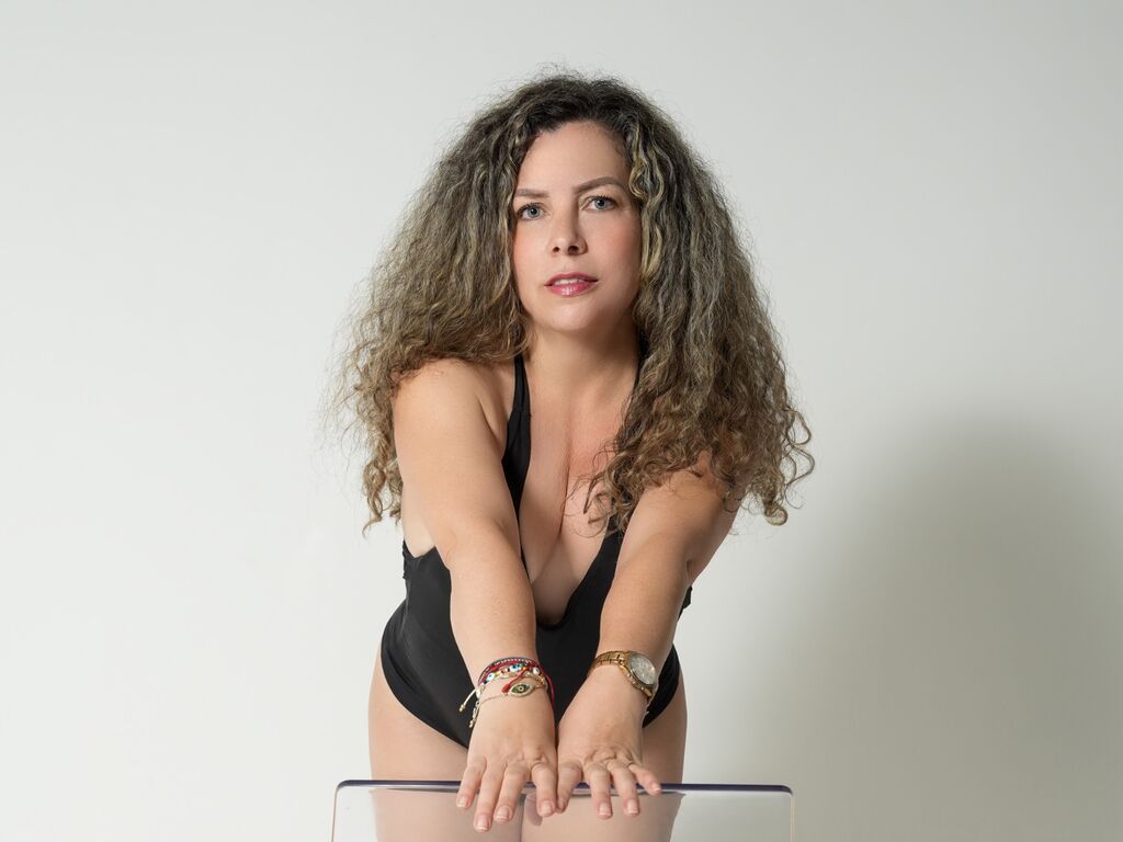 DominikaFrost webcam model profile image