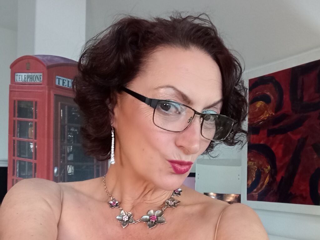 LouisaKat Profile Image