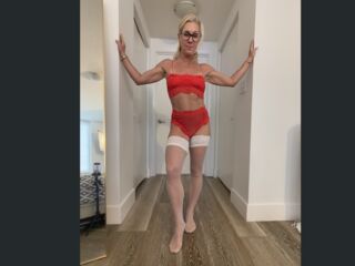 Webcam model SarahLiberti from LiveJasmin