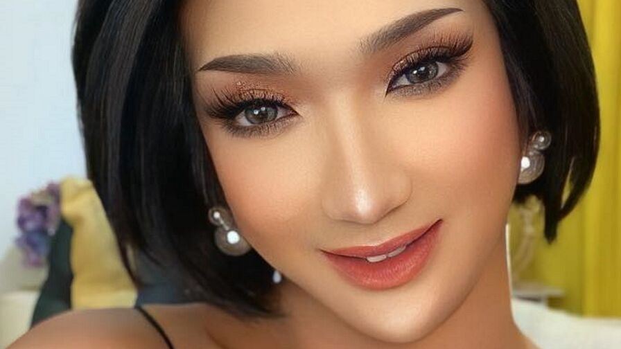 Watch AlexandriaPierce live on Ultra Erotica