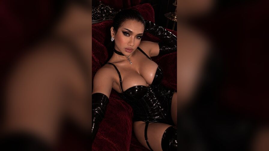 Watch AlexandriaPierce live on The Hot Webcams