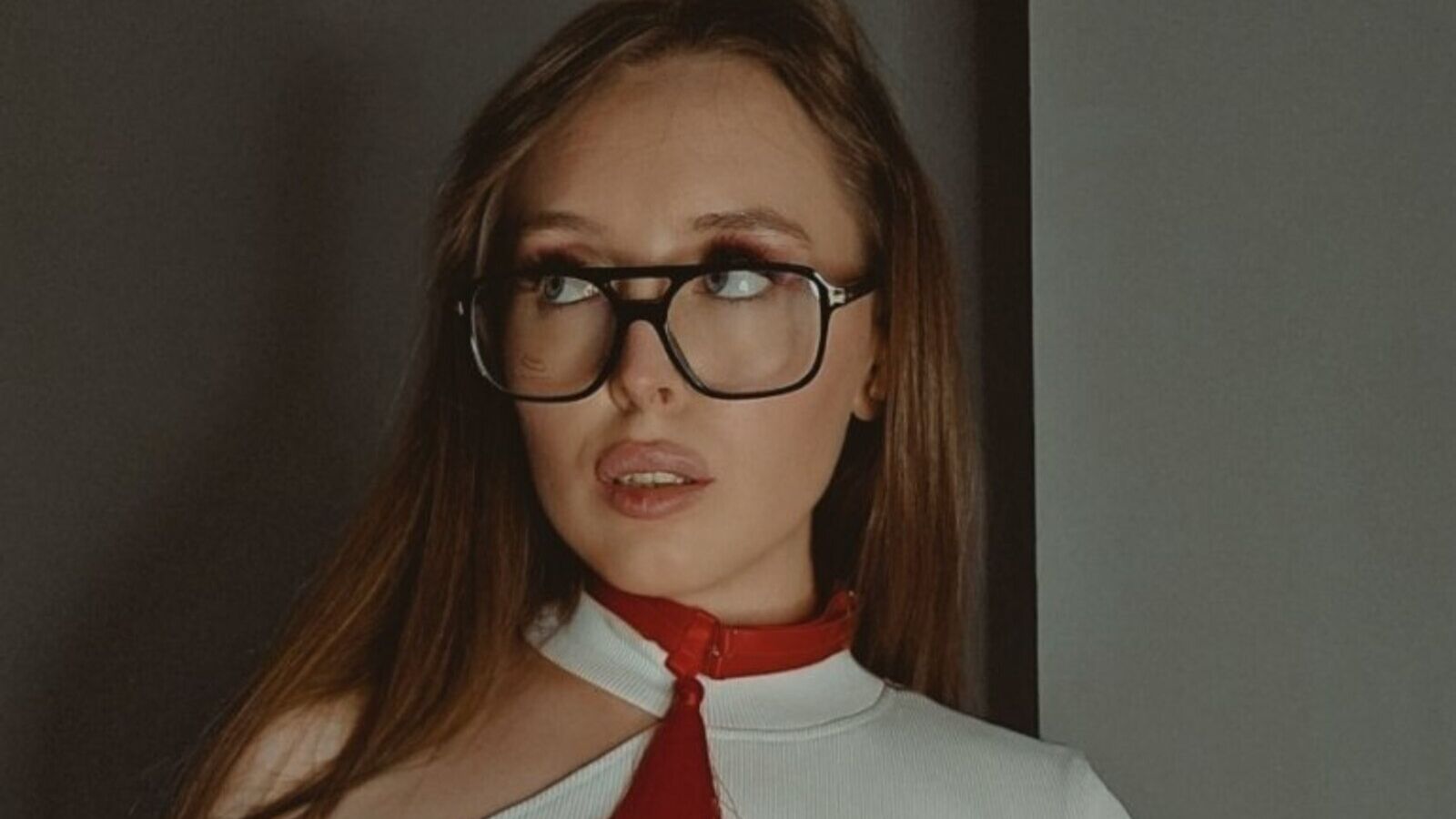 FeliciaMiler erotic portrait
