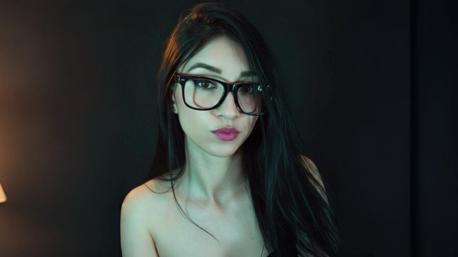 Watch AbbyMell live on Free Webcamz