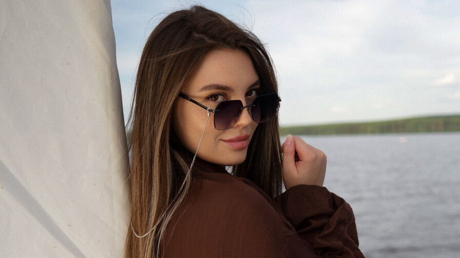 Watch EvaLevi live on Cuties