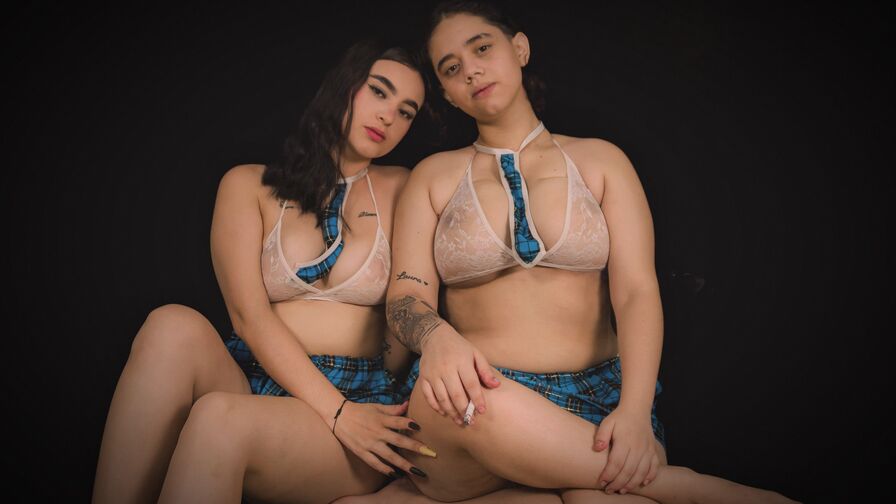 MiaAndHiann's live cam