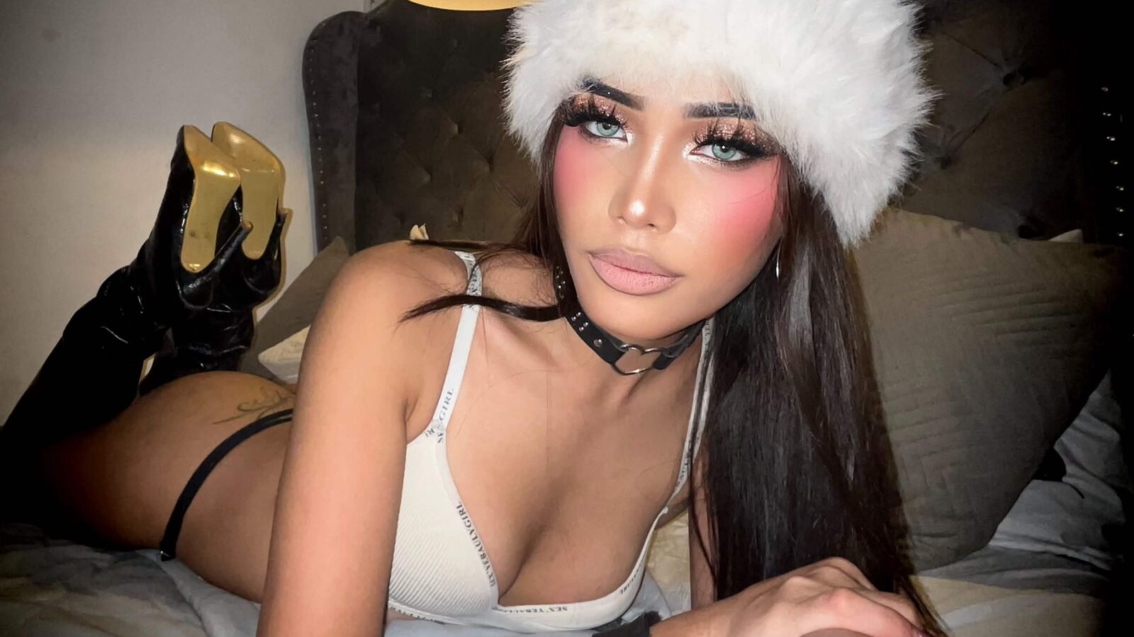 SavannahHector erotic portrait